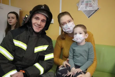 Фото 5. Орловские спасатели присоединились ко всероссийской благотворительной акции «Коробка храбрости»
