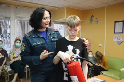 Фото 7. Орловские спасатели присоединились ко всероссийской благотворительной акции «Коробка храбрости»