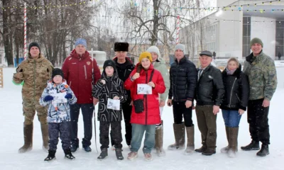 В Орле участники СВО сыграли в хоккей в валенках