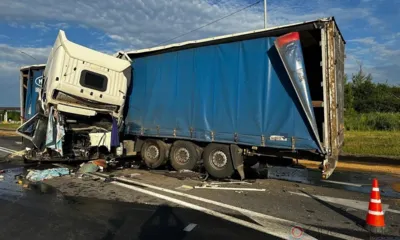 На орловской объездной лоб в лоб столкнулись два большегруза