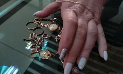 Жительница Ливен обвиняется в краже золотых украшений из дома знакомой