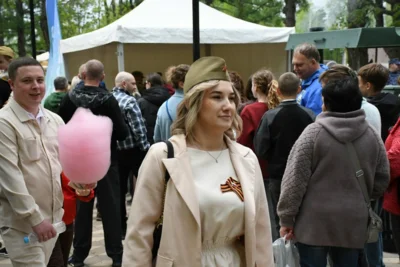 Фото 4. Фестиваль солдатской кухни в День Победы объединил тысячи орловцев