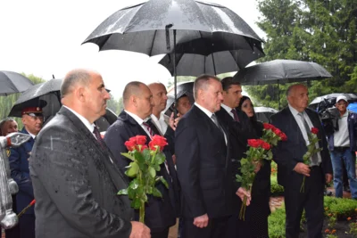 В Знаменском районе открыли мемориальную доску в память об отважных комсомольцах