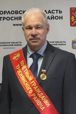 Фото 2. Меценат Олег Карпиков дарит прекрасное детям