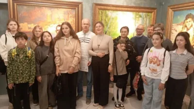 Фото 3. Меценат Олег Карпиков дарит прекрасное детям