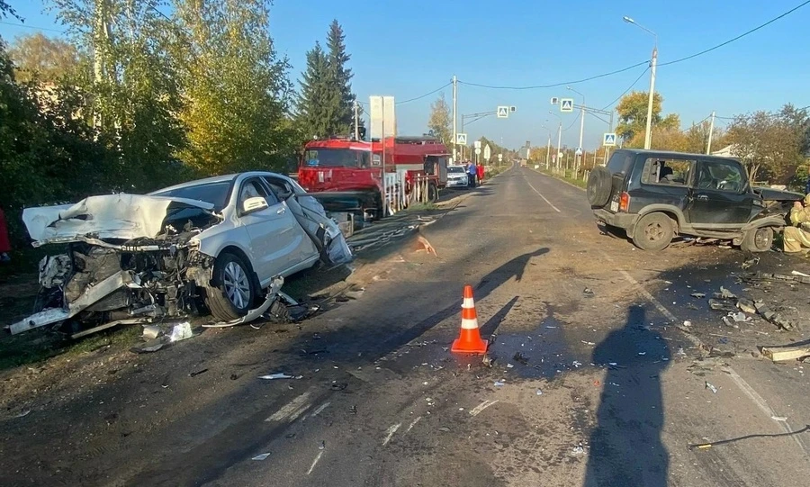 В Ливенском районе лоб в лоб столкнулись Mercedes и Ssang Yong