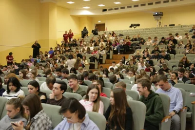 Фото 2. В Орле студенты написали гражданско-патриотический диктант «Моя любовь, душа моя — Россия!»