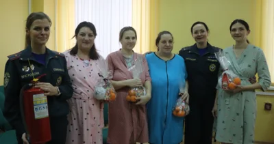 Орловские спасатели поздравили молодых орловских мам с Новым годом