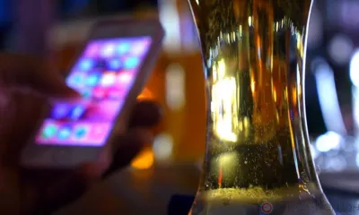 В Орле мужчина лишился телефона, оставив его на стойке в баре