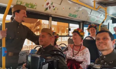 В общественном транспорте Орла сегодня поют военные песни