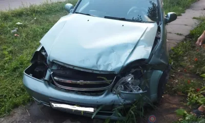 В Орле Ford протаранил Chevrolet и врезался в дорожный знак