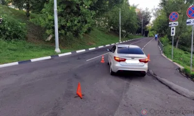 В центре Орла Kia сбила на тротуаре двух человек