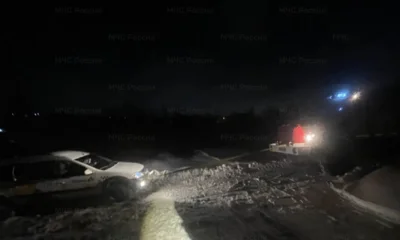 Орловские спасатели дважды за сутки доставали машины из снега