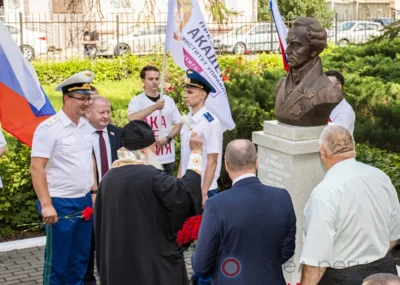 открытие бюста