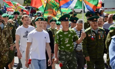 Пограничники прошли под звуки маршей по центральным улицам Орла