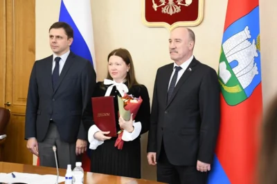 Фото 3. Достигшие особых успехов молодые орловцы получили награды