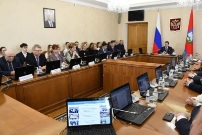 Фото 5. Достигшие особых успехов молодые орловцы получили награды