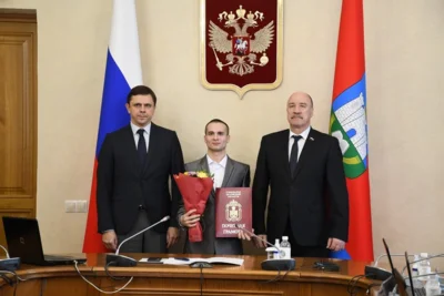 Фото 6. Достигшие особых успехов молодые орловцы получили награды