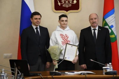 Фото 7. Достигшие особых успехов молодые орловцы получили награды