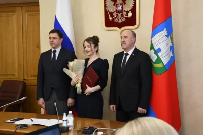 Фото 8. Достигшие особых успехов молодые орловцы получили награды