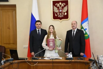 Фото 9. Достигшие особых успехов молодые орловцы получили награды