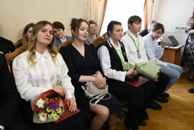 Фото 10. Достигшие особых успехов молодые орловцы получили награды