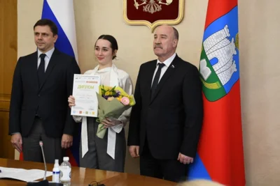 Фото 11. Достигшие особых успехов молодые орловцы получили награды