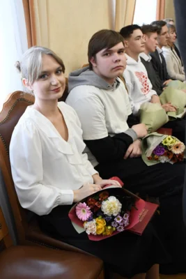 Фото 13. Достигшие особых успехов молодые орловцы получили награды