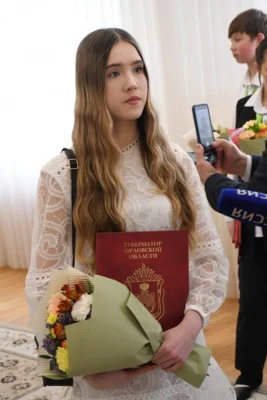 Фото 14. Достигшие особых успехов молодые орловцы получили награды