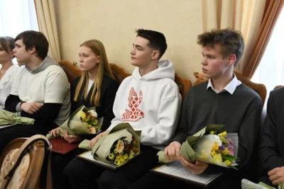 Фото 16. Достигшие особых успехов молодые орловцы получили награды