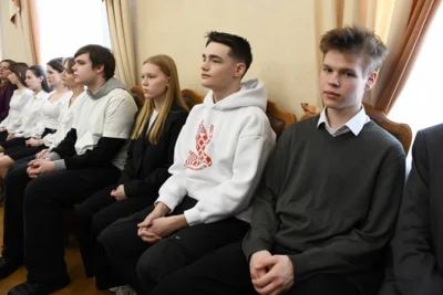 Фото 20. Достигшие особых успехов молодые орловцы получили награды