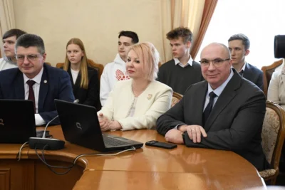 Фото 21. Достигшие особых успехов молодые орловцы получили награды