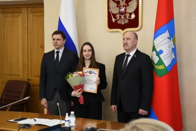 Фото 23. Достигшие особых успехов молодые орловцы получили награды