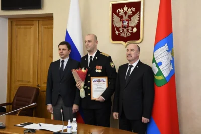 Фото 26. Достигшие особых успехов молодые орловцы получили награды