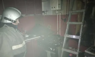 В Болхове спасатели эвакуировали 6 человек из горящего дома