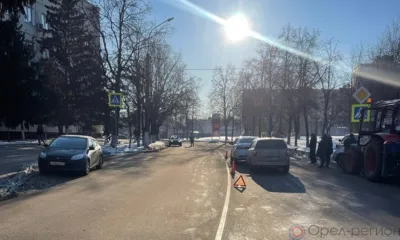 В Орле Lada сбила пешехода из-за столкновения с иномаркой
