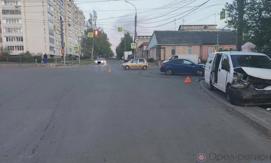 В Орле в ДТП пострадали два подростка