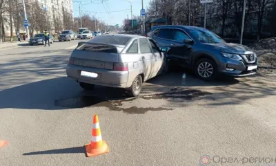 В Орле Nissan на встречке столкнулся с ВАЗ-21124