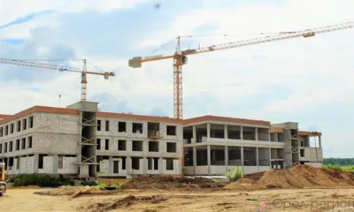 Возле школы на ул. Зеленина в Орле появились игровое и спортивное поля