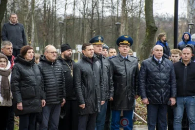 Фото 1. 1 ноября в парке Победы в Орле прошла международная акция «Сад памяти»