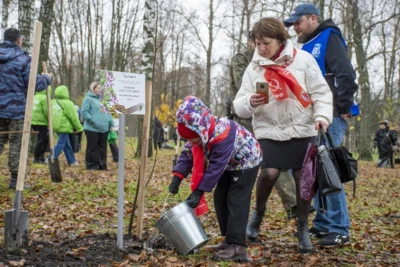 Фото 3. 1 ноября в парке Победы в Орле прошла международная акция «Сад памяти»