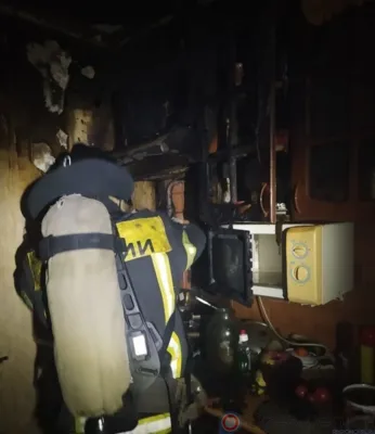 В Орле пожарные эвакуировали 6 человек из горящего дома