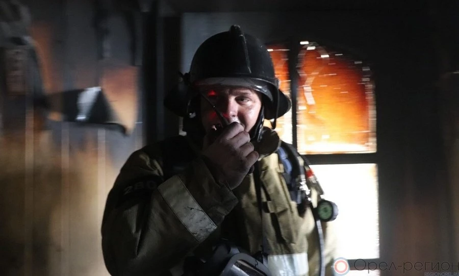 В Орле горел нежилой двухэтажный дом