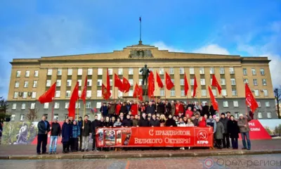 В Орле возложили цветы к памятнику В. И. Ленина