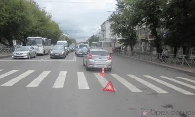 В Орле Hyundai Solaris на пешеходном переходе сбил 17-летнюю девушку