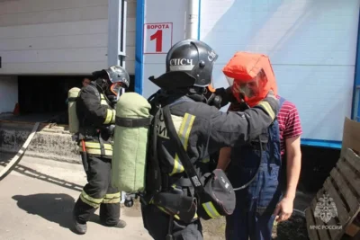 Фото 4. На складе в Орле провели пожарно-тактическое учение