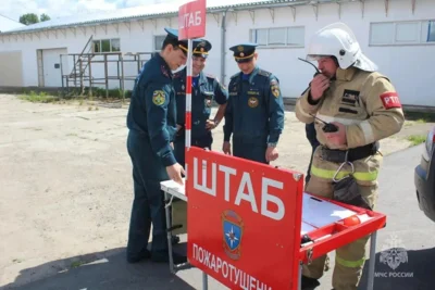 Фото 7. На складе в Орле провели пожарно-тактическое учение