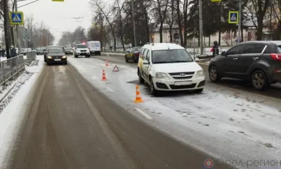 В Орле 60-летняя женщина попала под колёса такси