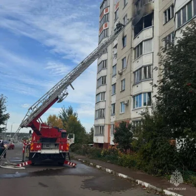 Фото 1. В Орле из-за пожара спасатели эвакуировали 30 человек из многоэтажки