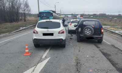 Под Орлом столкнулись три автомобиля